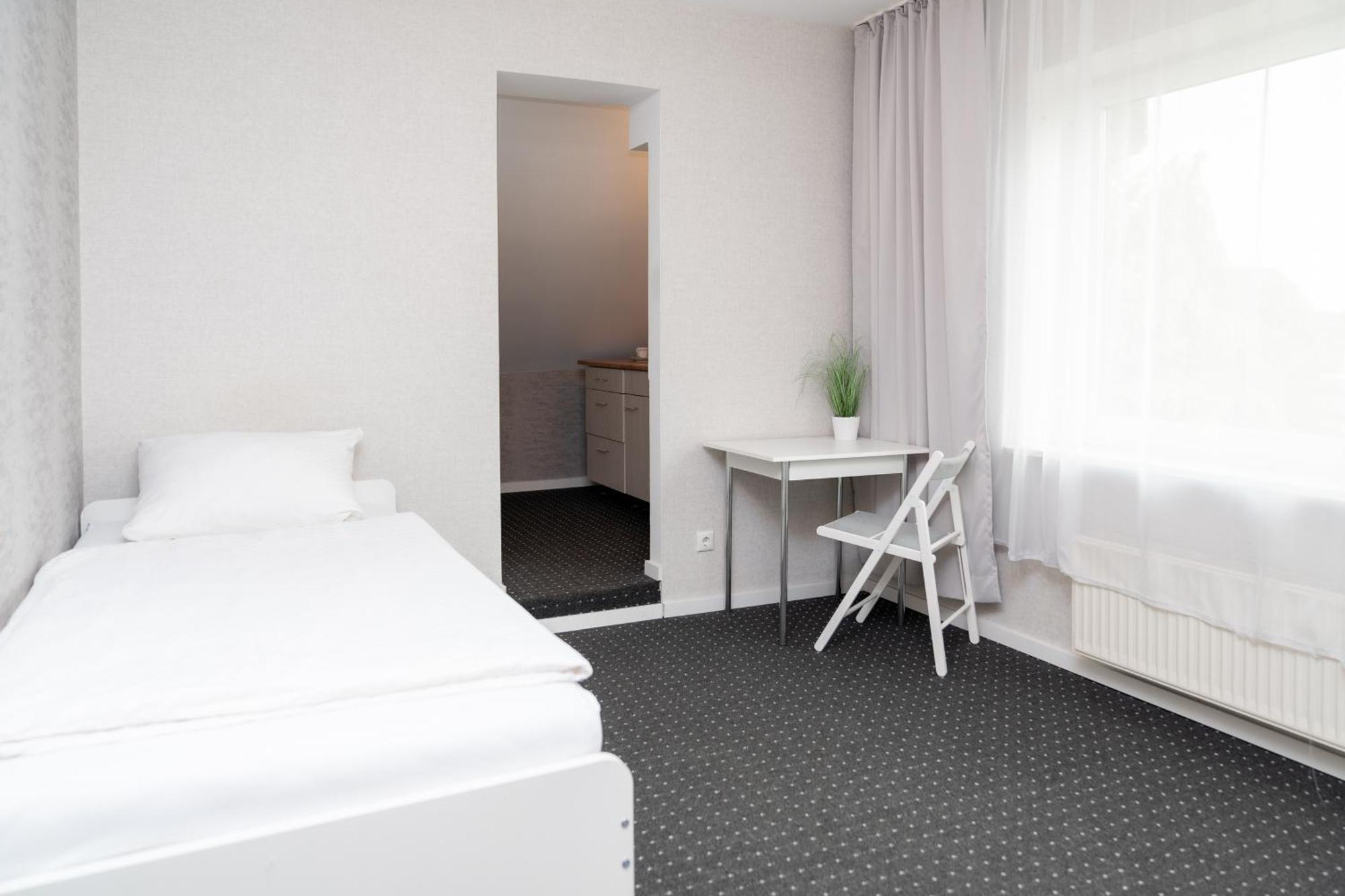 Hotel Zum Hahn Garbsen Exterior foto